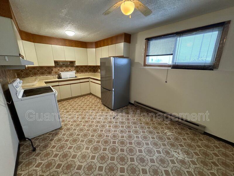 39 Kingsway Dr W #3 - Photo 3 of 22