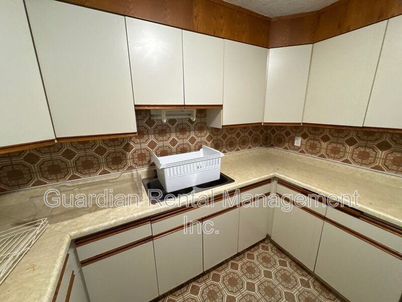 39 Kingsway Dr W #3 - Photo 5 of 22