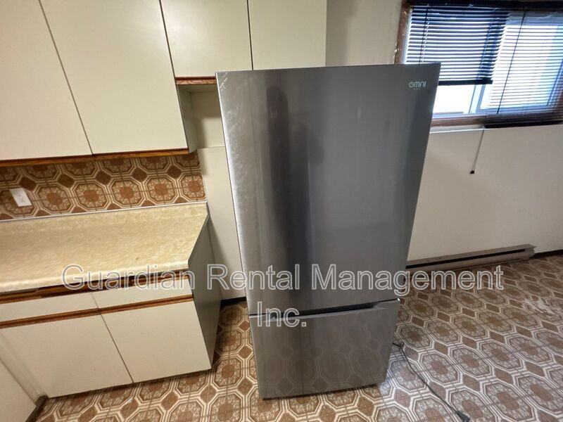 39 Kingsway Dr W #3 - Photo 6 of 22