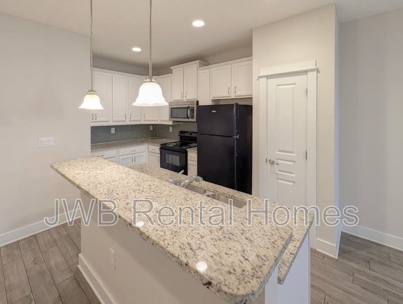 631 2nd Ave S - Photo 2 of 19