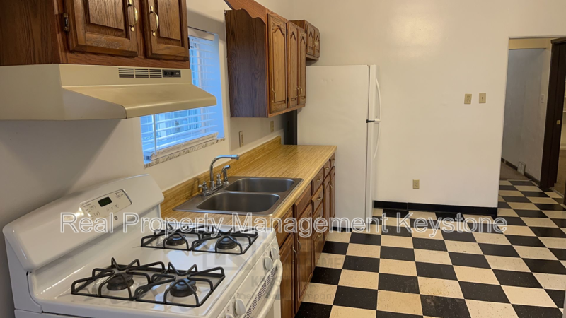 403 Ohio Ave #1stFL - Photo 5 of 20