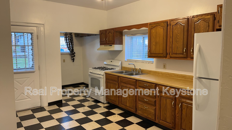 403 Ohio Ave #1stFL - Photo 6 of 20