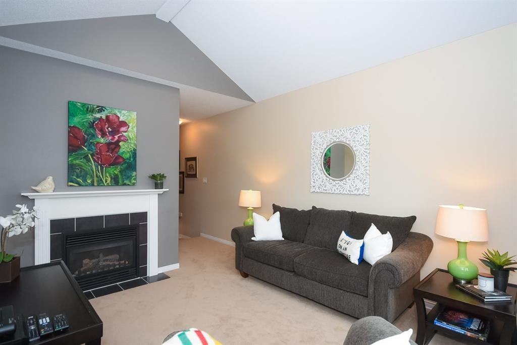 343 Applecross Crescent - Photo 3 of 12