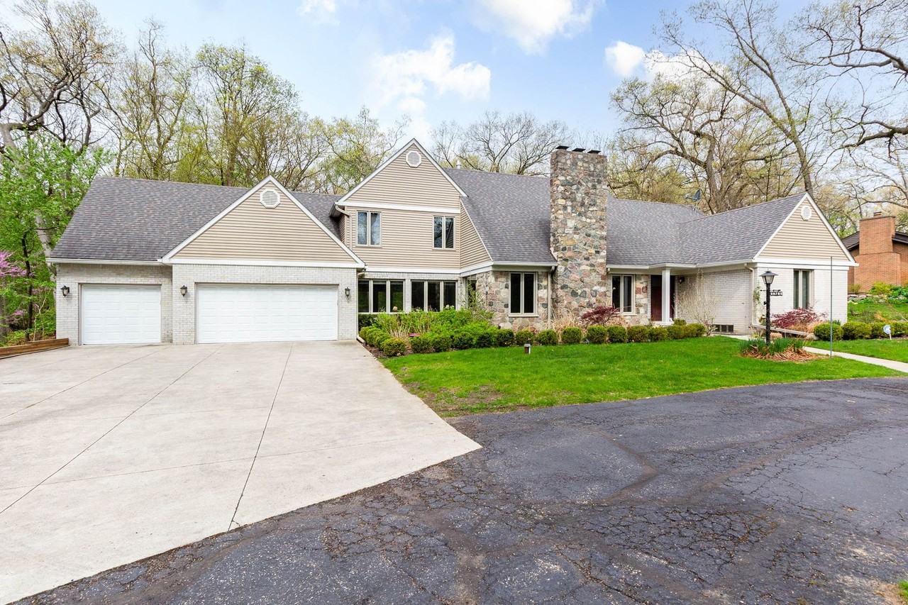 30705 Woodside Dr - Photo 2 of 50