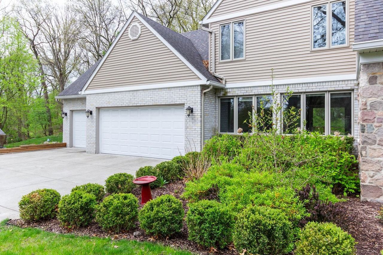 30705 Woodside Dr - Photo 3 of 50