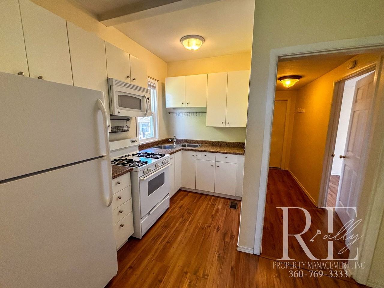 1215 Burwell St Apt B - Photo 5 of 18