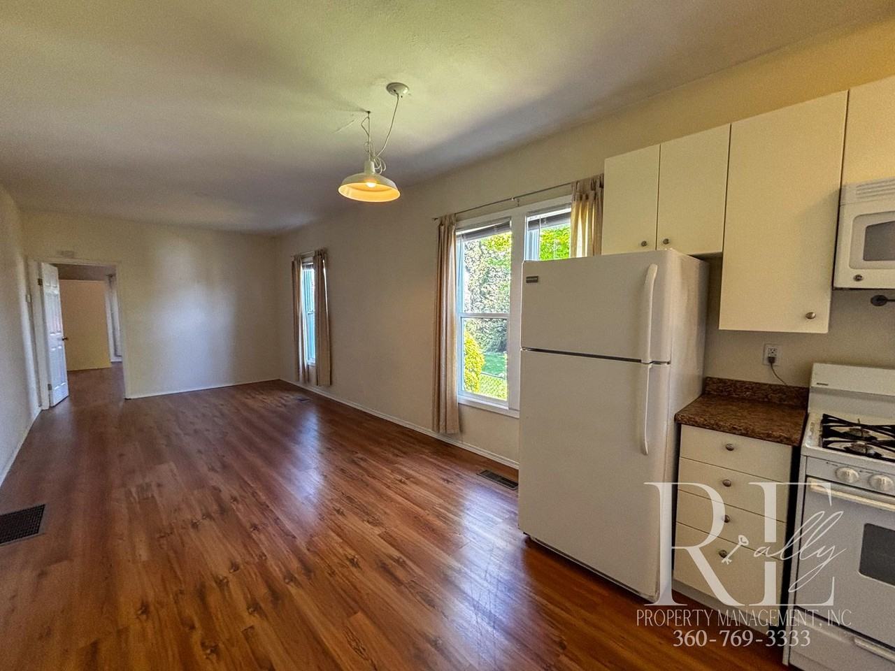 1215 Burwell St Apt B - Photo 6 of 18