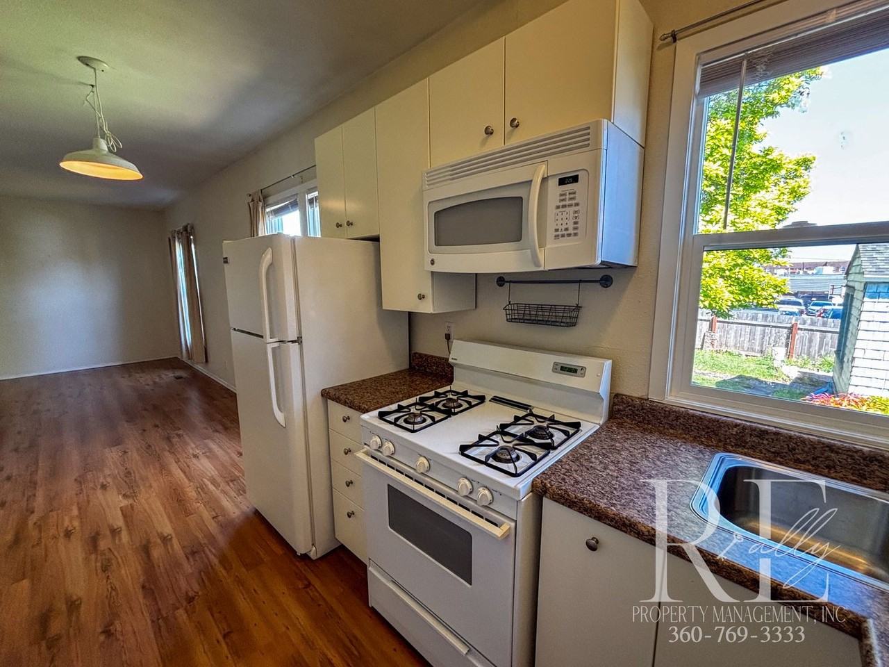1215 Burwell St Apt B - Photo 3 of 18