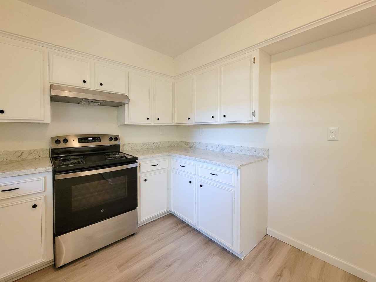 6 Sowell Ln - Photo 3 of 47