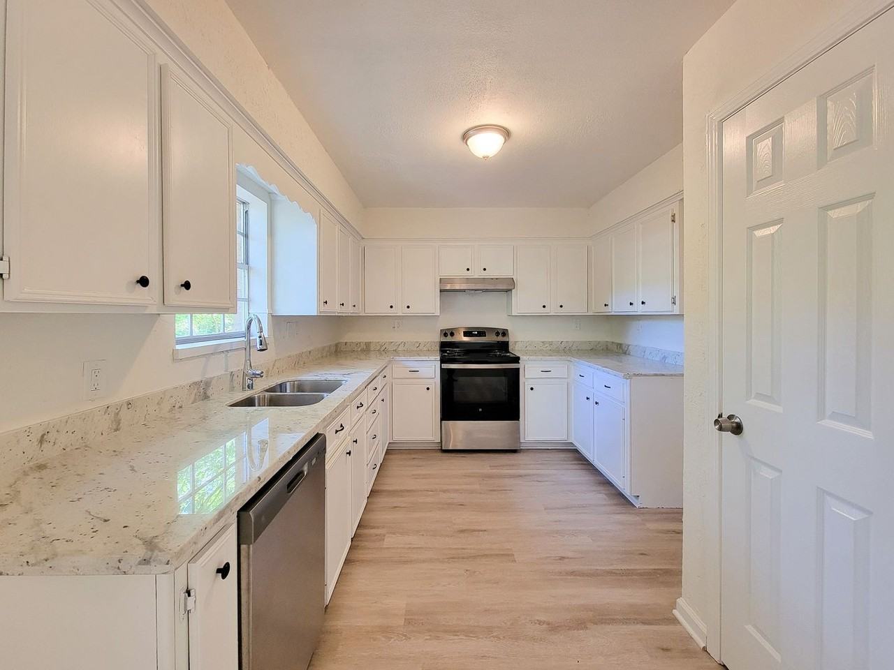 6 Sowell Ln - Photo 5 of 47