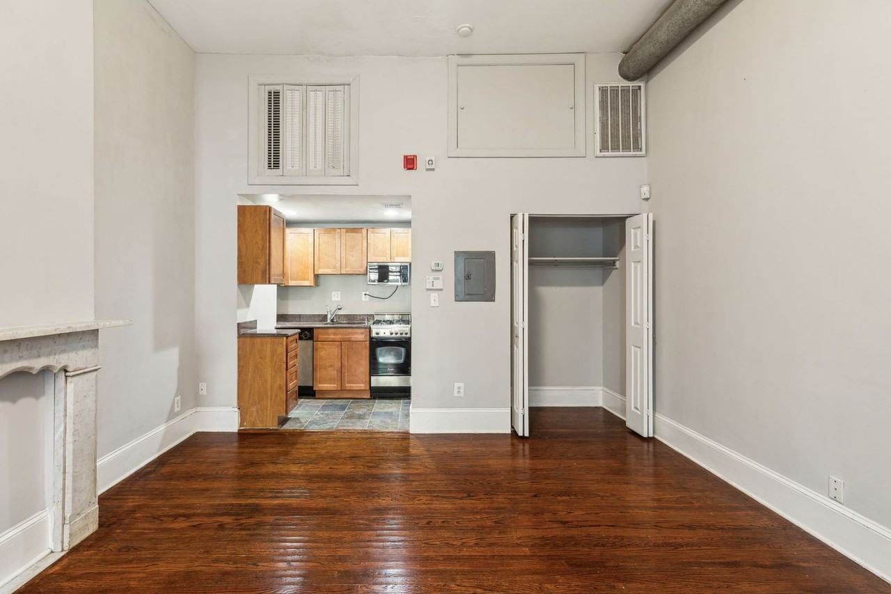 1931 Chestnut Street - Photo 4 of 19