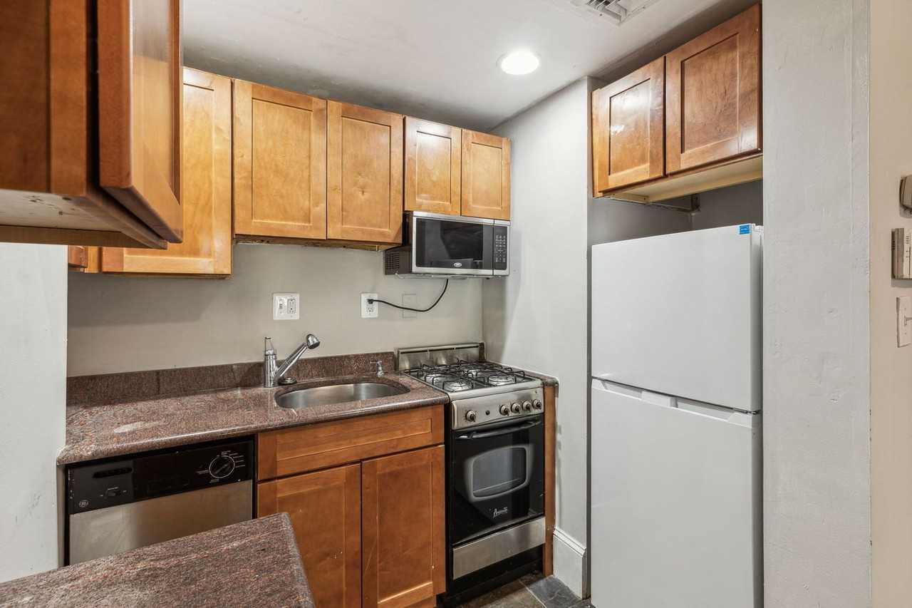 1931 Chestnut Street - Photo 6 of 19