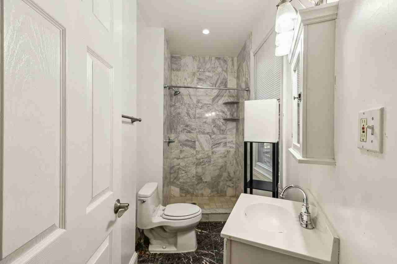 1931 Chestnut Street - Photo 5 of 19