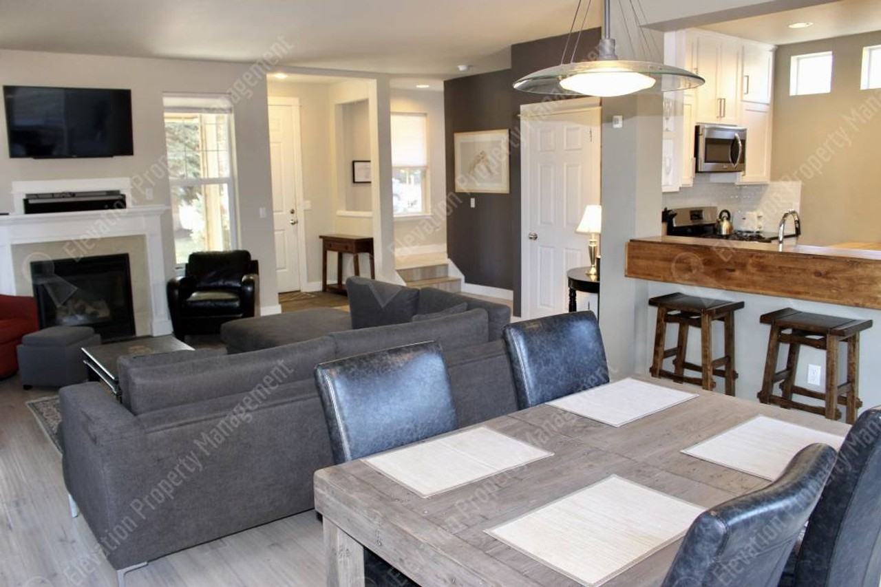 108 Sw Taft Ave - Photo 2 of 19