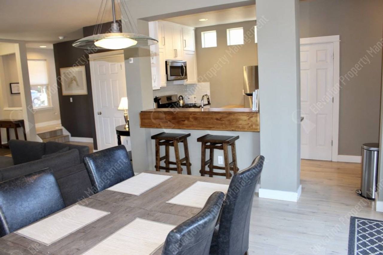 108 Sw Taft Ave - Photo 3 of 19