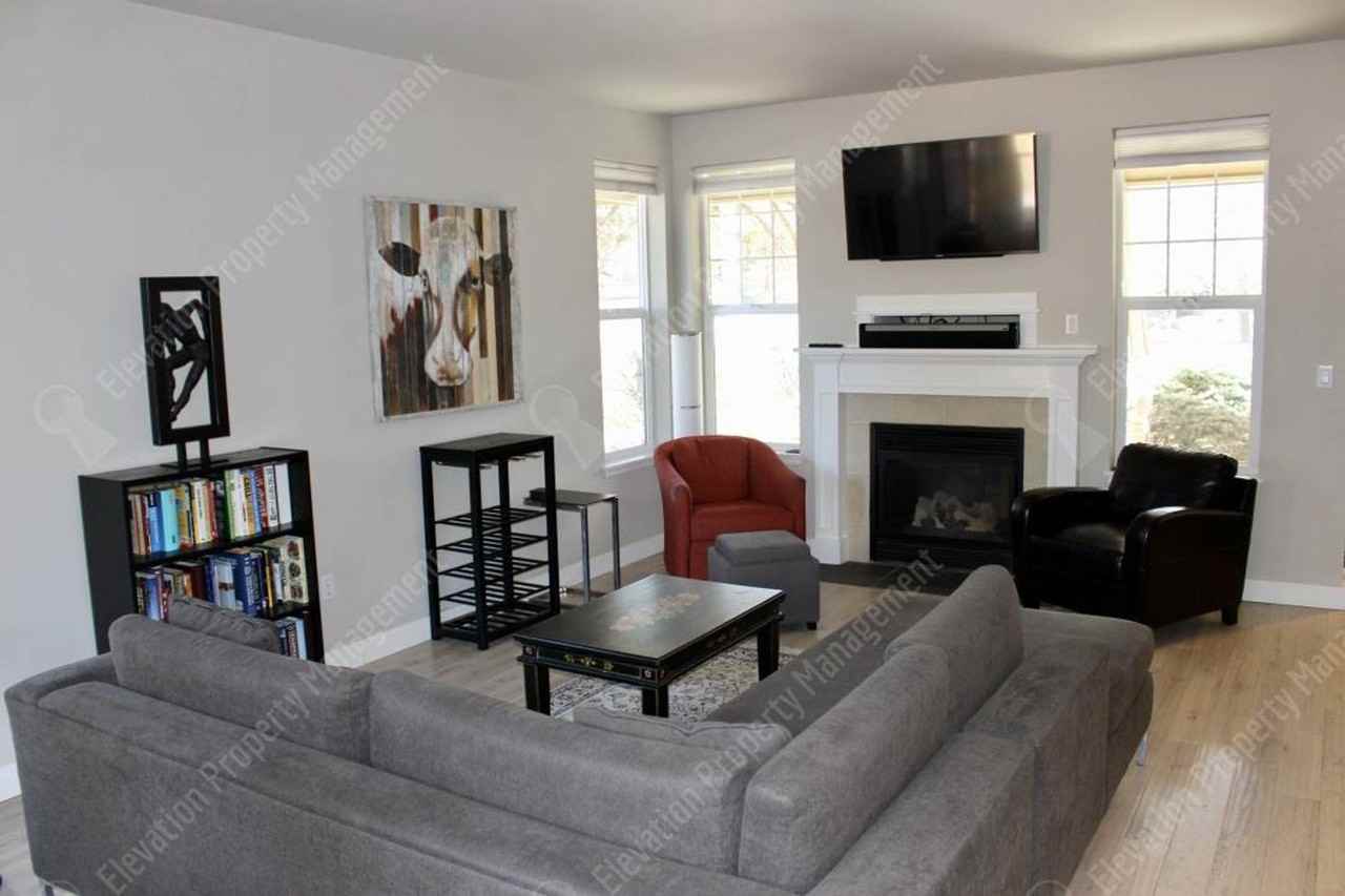 108 Sw Taft Ave - Photo 5 of 19