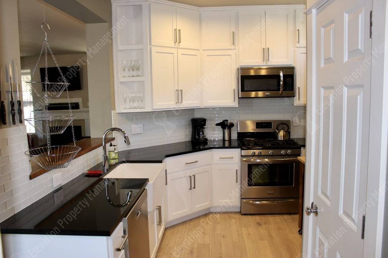 108 Sw Taft Ave - Photo 7 of 19