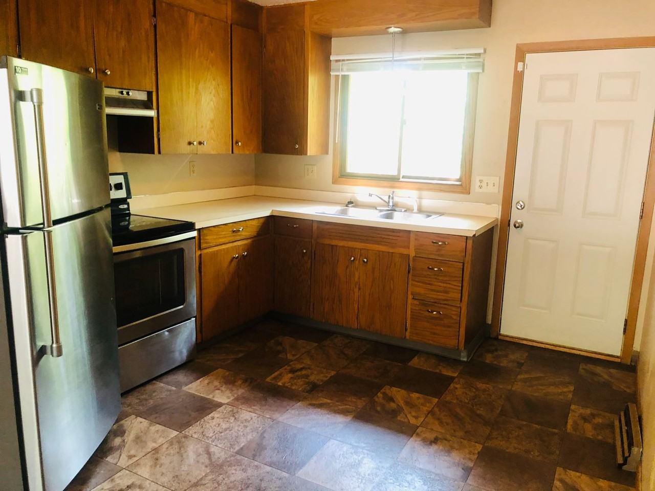 909 11th Ave Nw - Photo 5 of 18