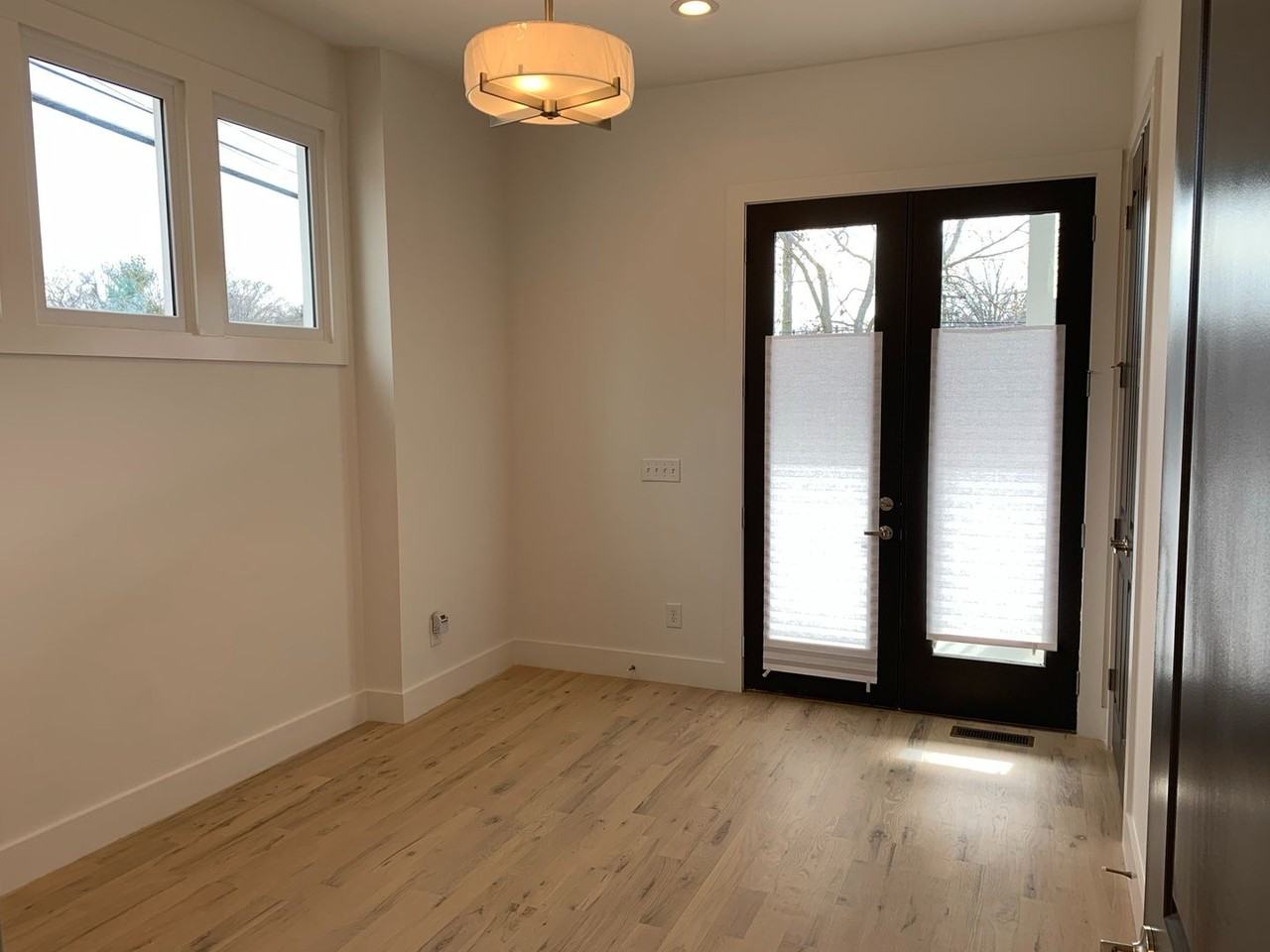 523 Fatherland St - Photo 6 of 27