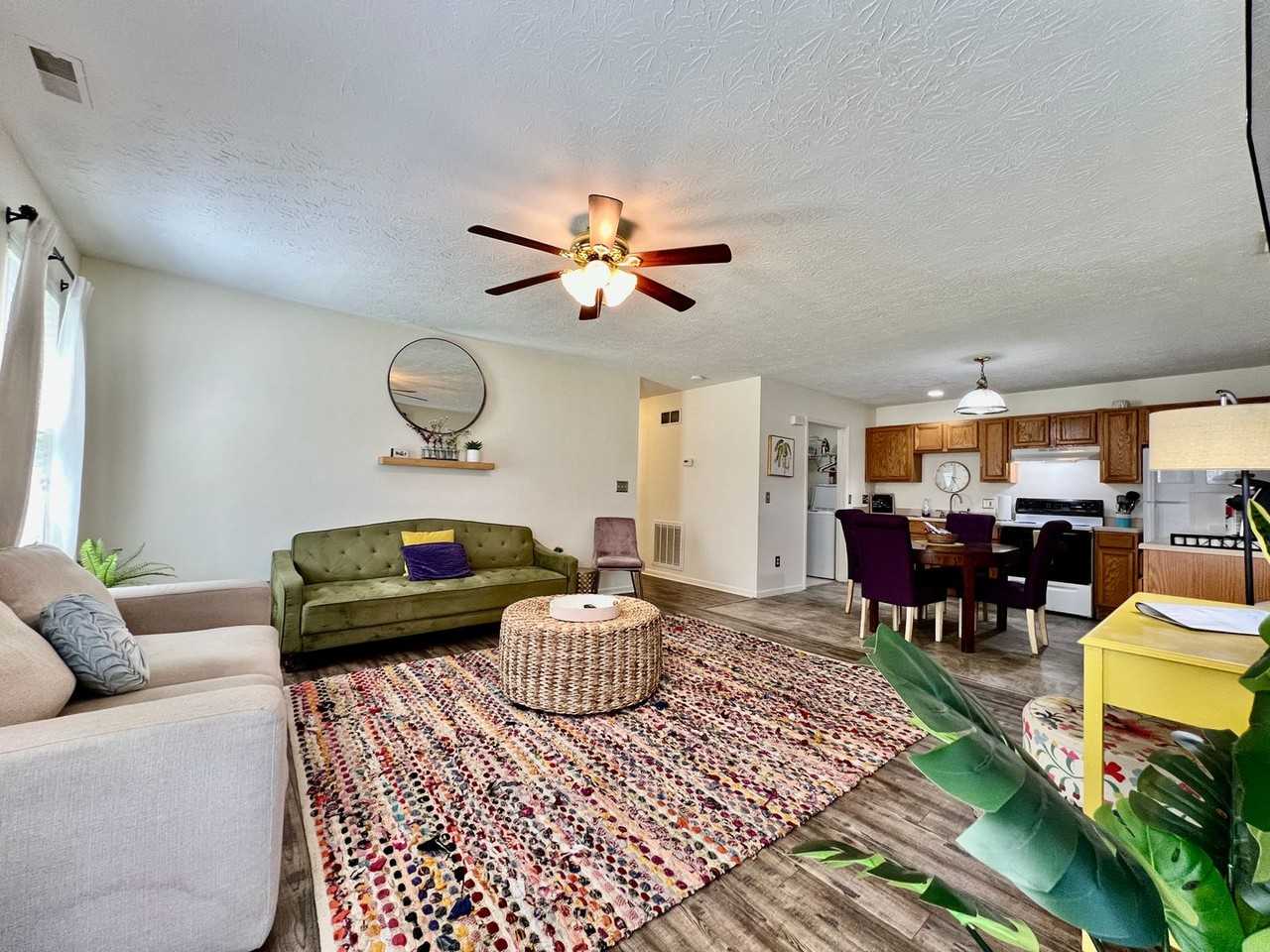 242 Overbrook Dr - Photo 2 of 25