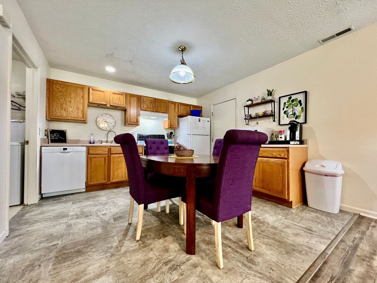 242 Overbrook Dr - Photo 3 of 25