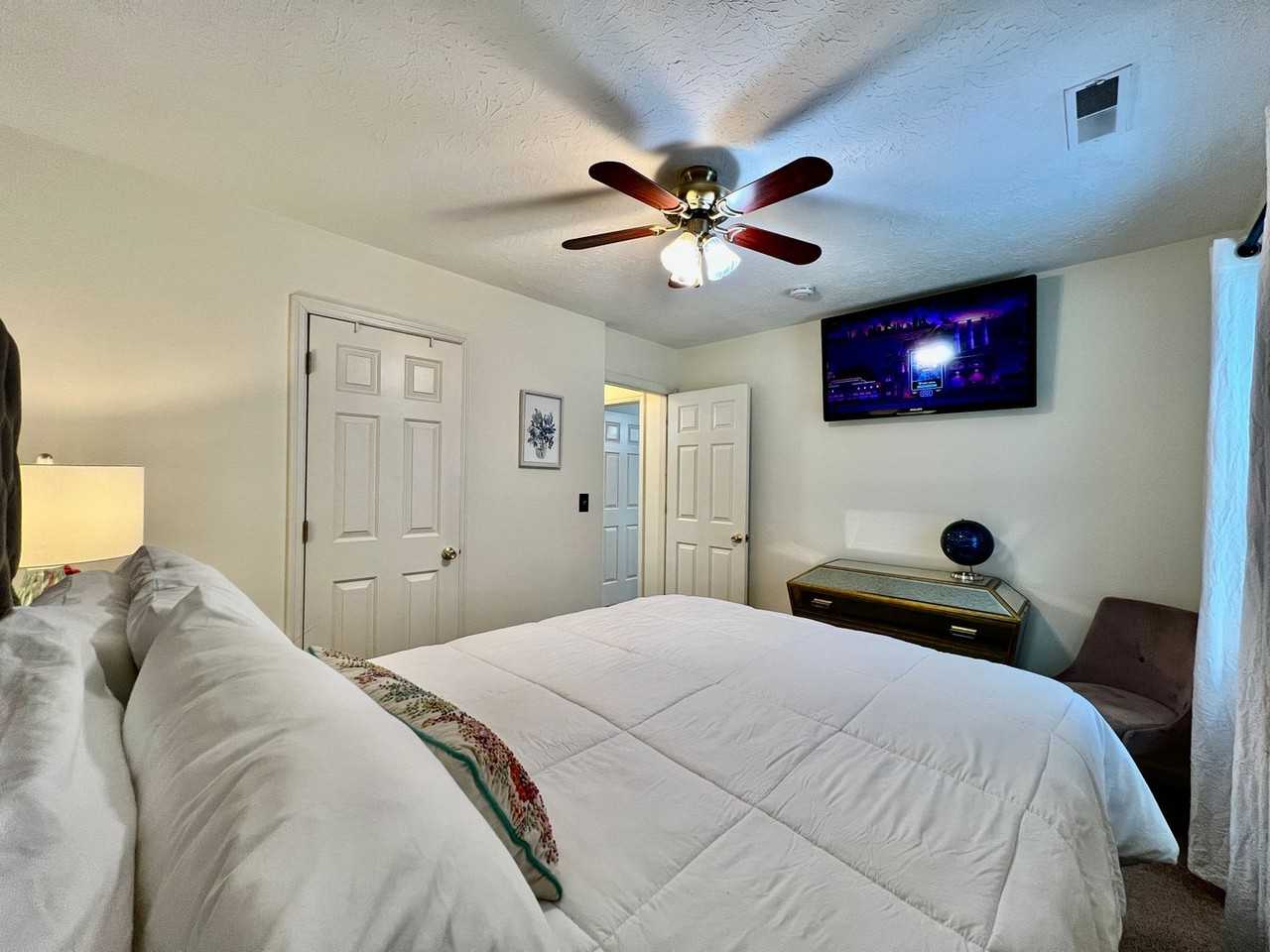 242 Overbrook Dr - Photo 4 of 25