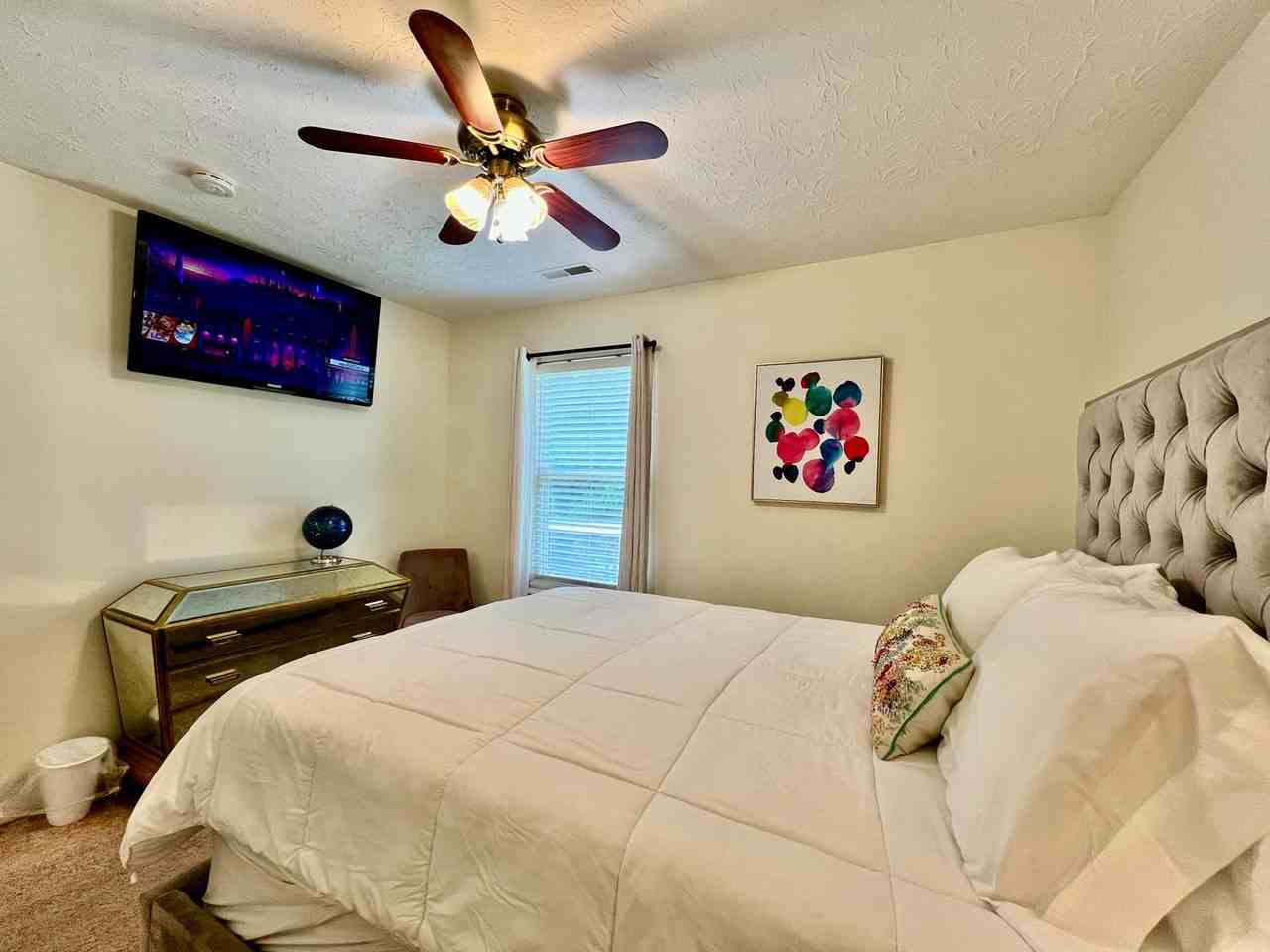 242 Overbrook Dr - Photo 5 of 25