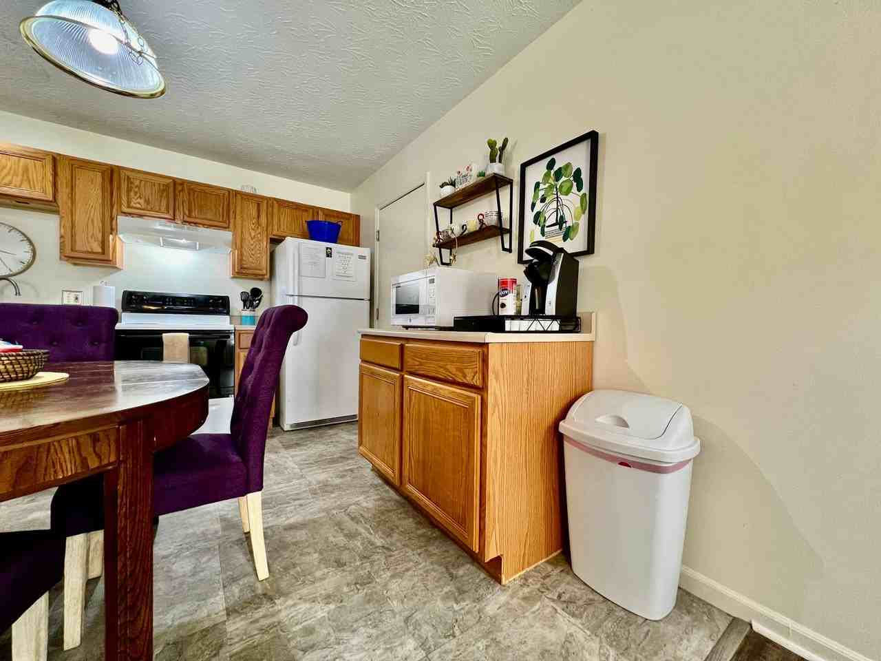 242 Overbrook Dr - Photo 6 of 25