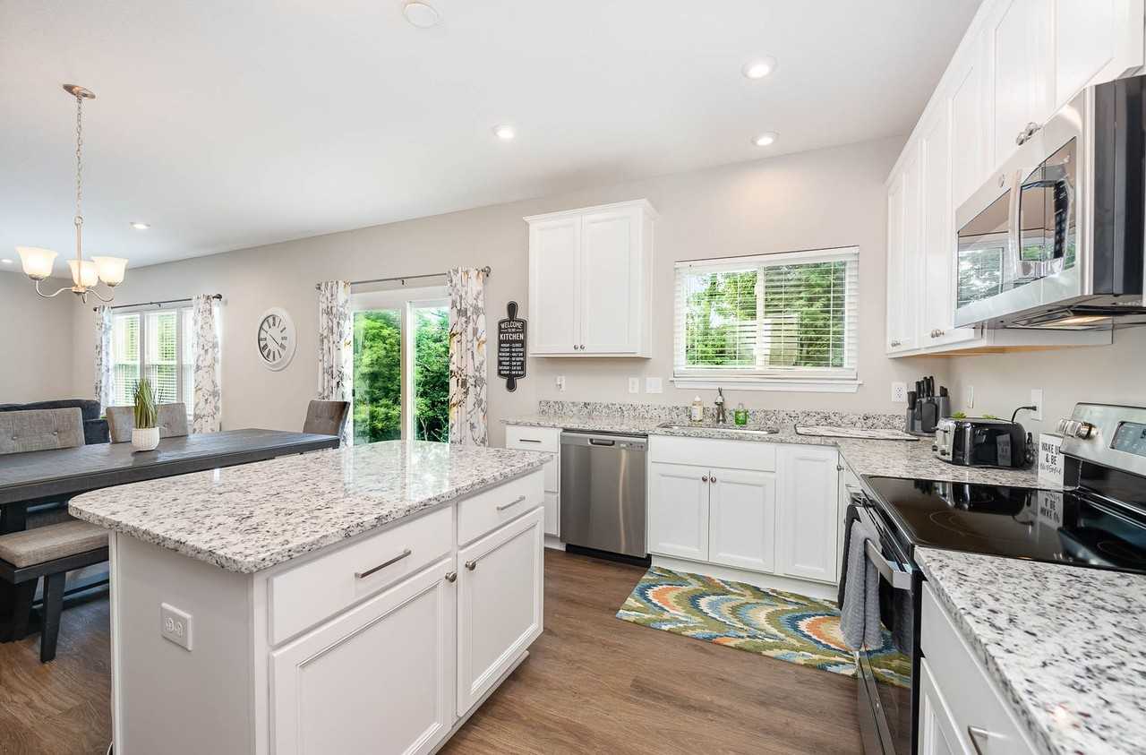 1344 Soaring Way - Photo 2 of 44