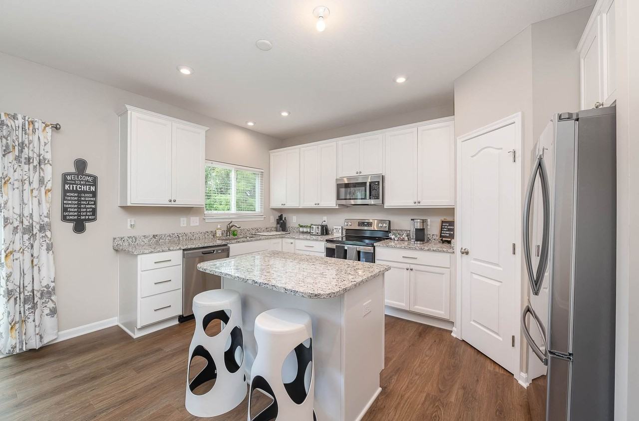 1344 Soaring Way - Photo 3 of 44
