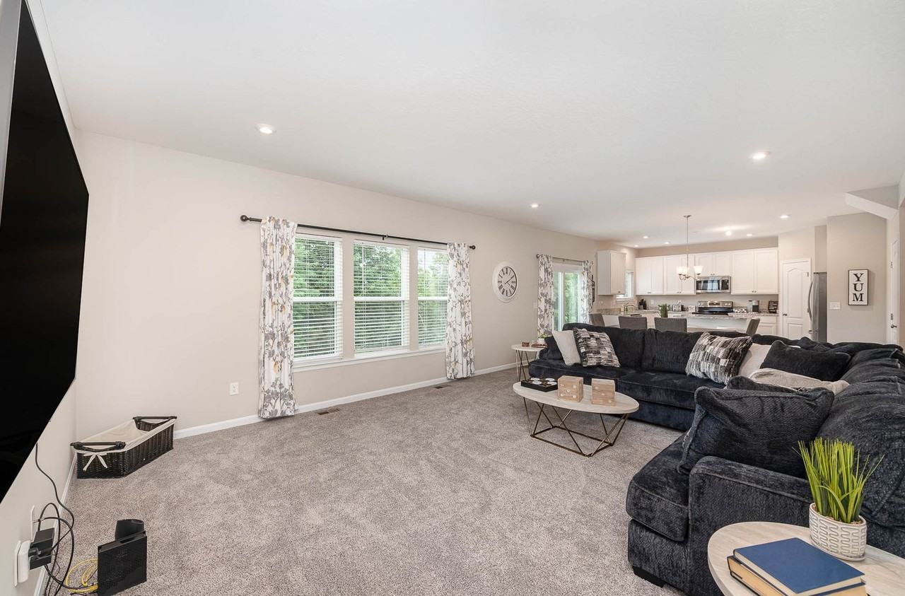 1344 Soaring Way - Photo 7 of 44