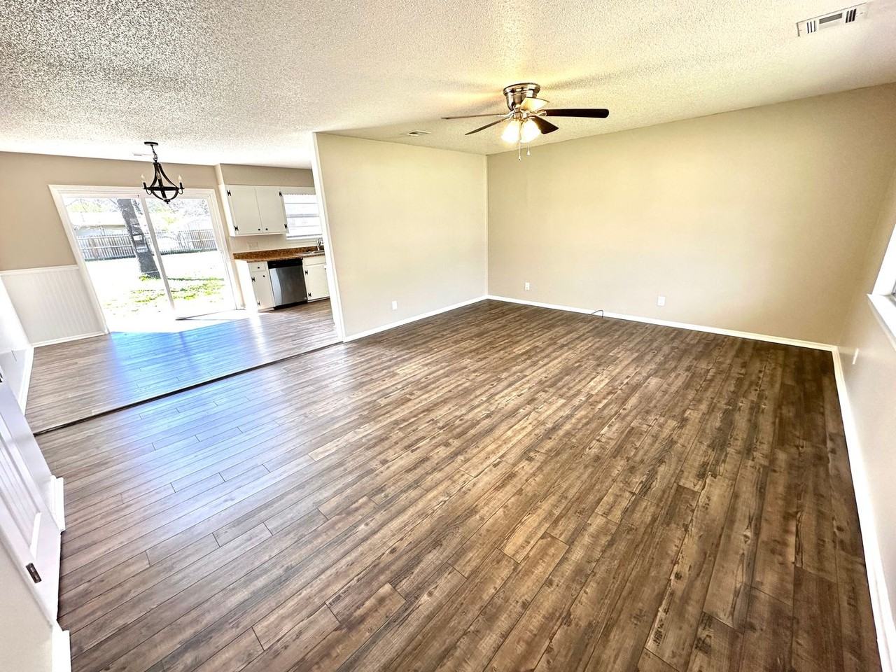 208 Lone Elm Dr - Photo 2 of 13