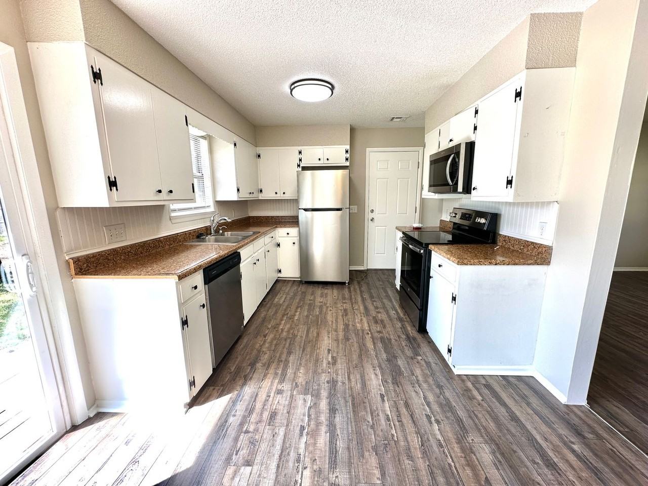 208 Lone Elm Dr - Photo 3 of 13