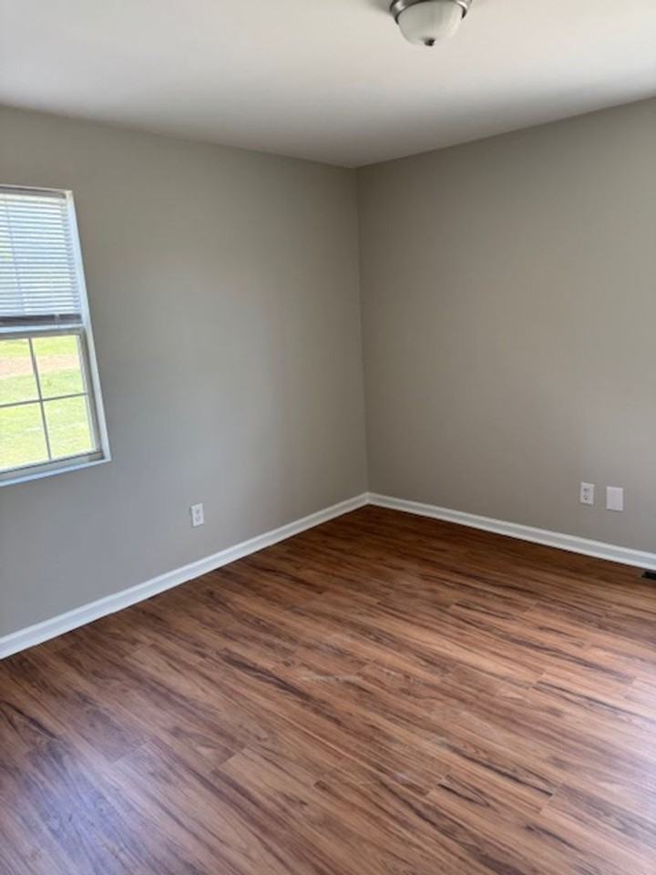 103 Elizabeth Ave - Photo 3 of 13
