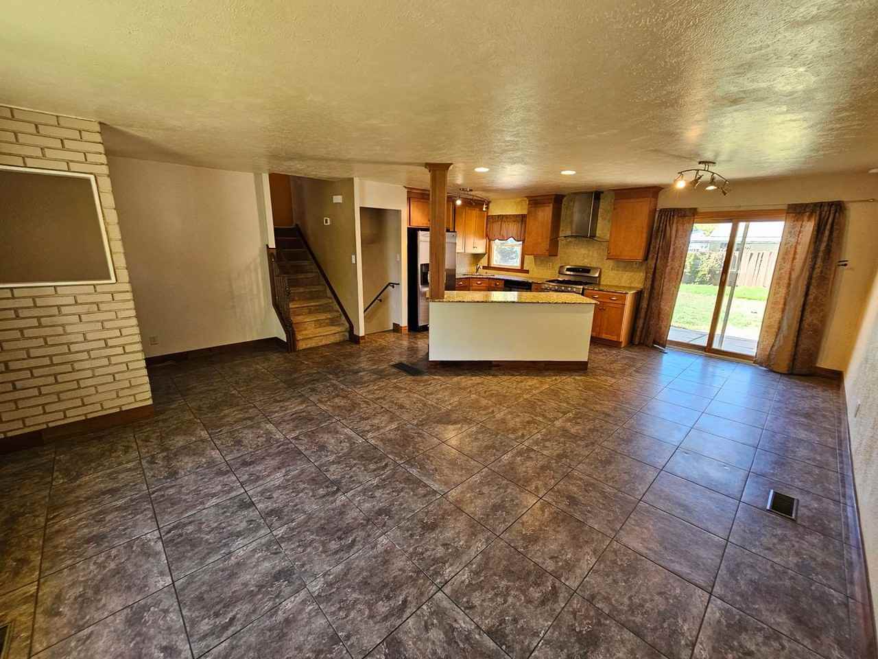 124 N Brentwood Dr - Photo 3 of 15