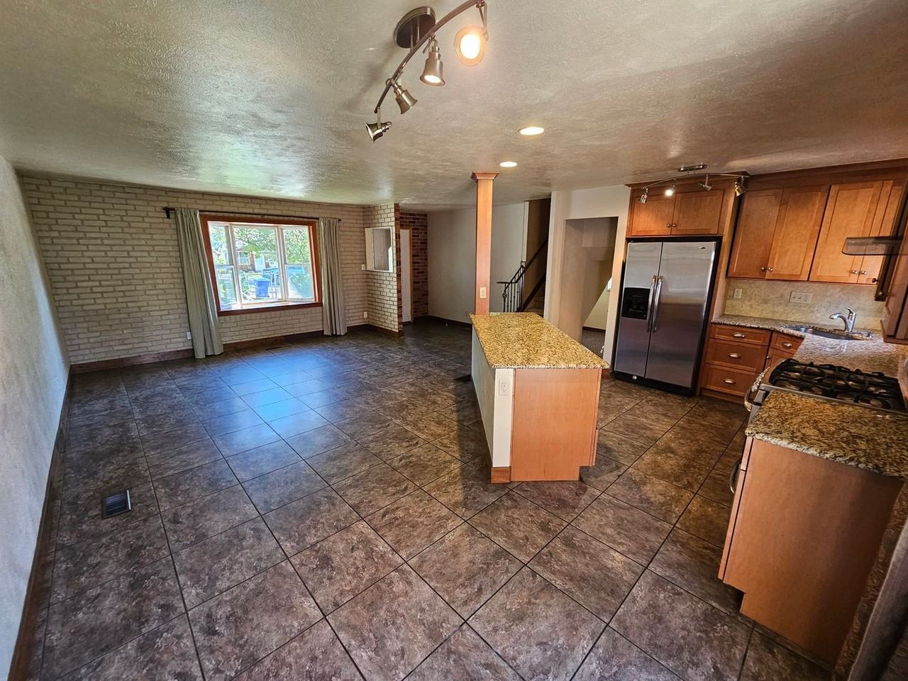 124 N Brentwood Dr - Photo 4 of 15