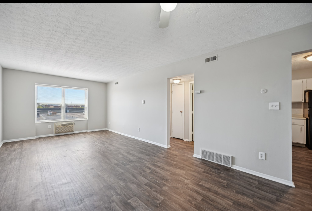 Tamarack Arms Apartments - Photo 4 of 16