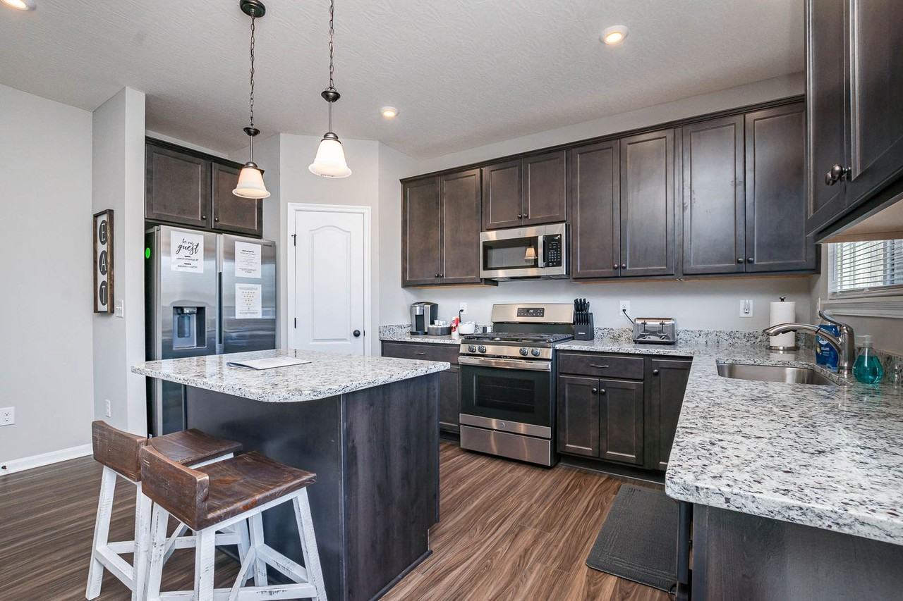 5738 Azra Ct - Photo 4 of 23