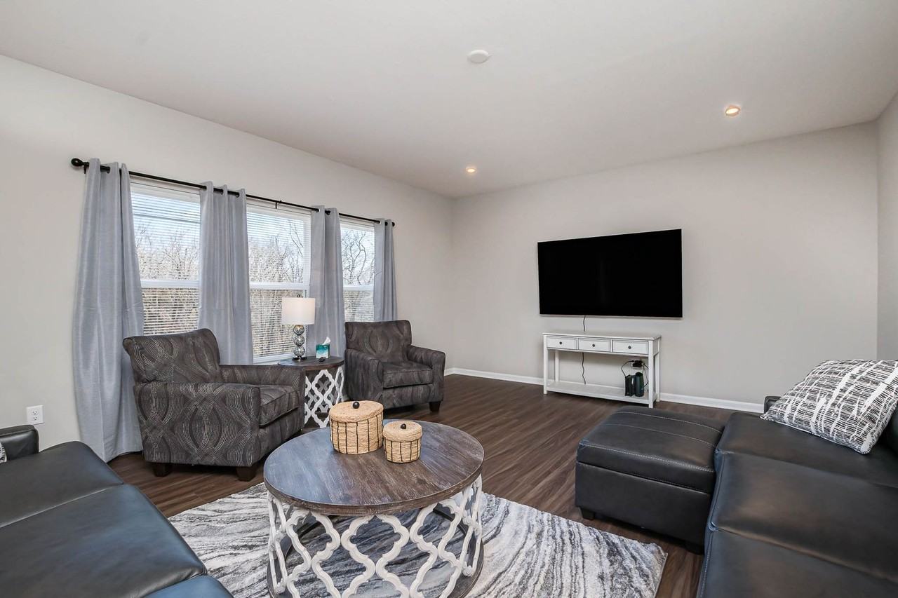 5738 Azra Ct - Photo 7 of 23