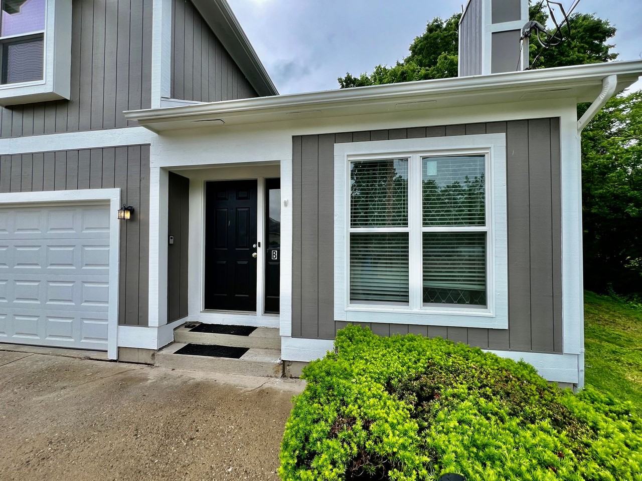 6429 Cincinnati Dayton Rd - Photo 2 of 30