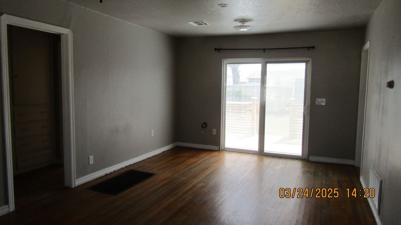 712 Sw Roosevelt Ave - Photo 3 of 13