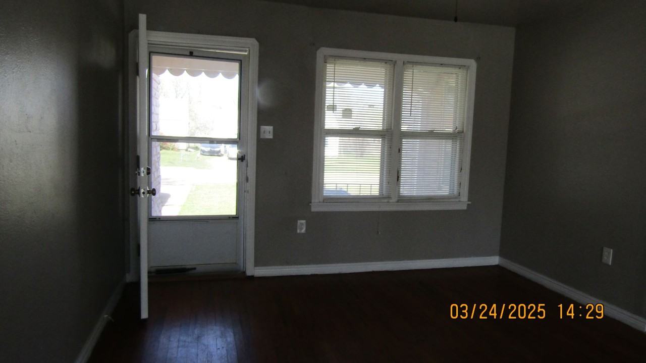 712 Sw Roosevelt Ave - Photo 4 of 13