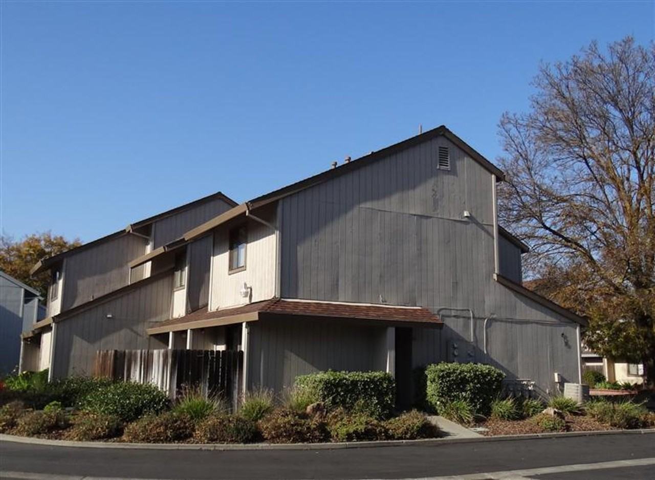 819 Adams Ter #C - Photo 2 of 4