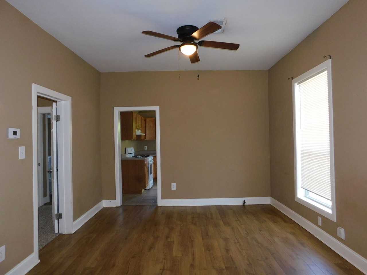 1604 Bluff Ave - Photo 2 of 9