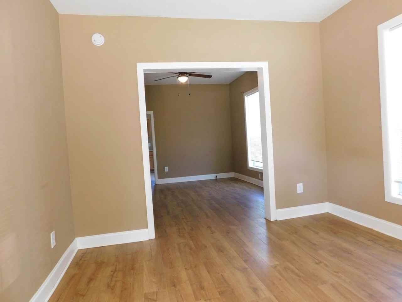 1604 Bluff Ave - Photo 3 of 9
