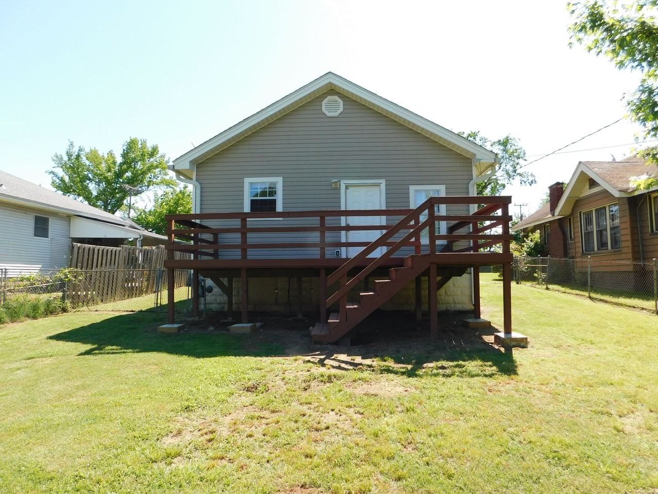 1604 Bluff Ave - Photo 4 of 9