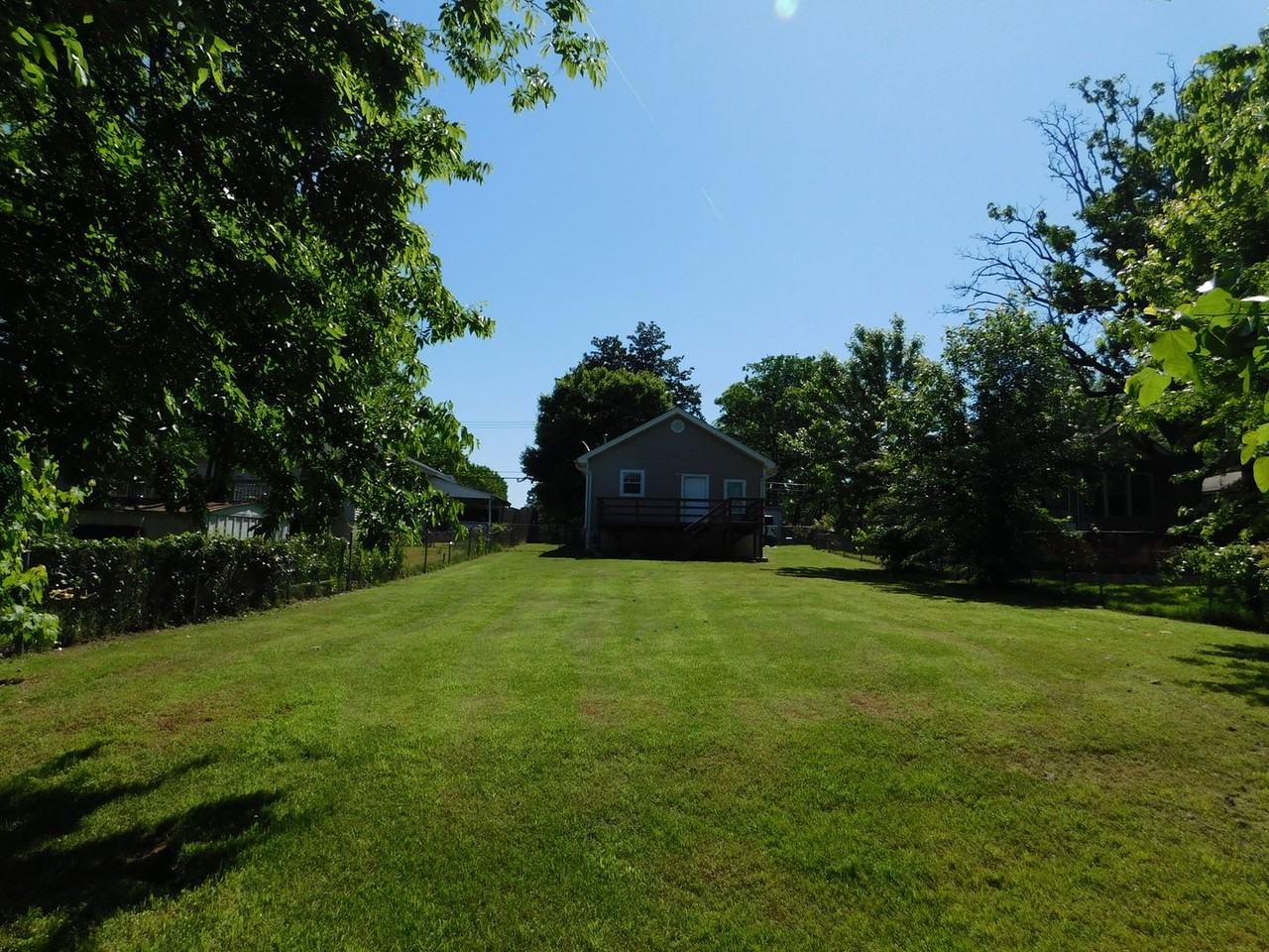 1604 Bluff Ave - Photo 5 of 9