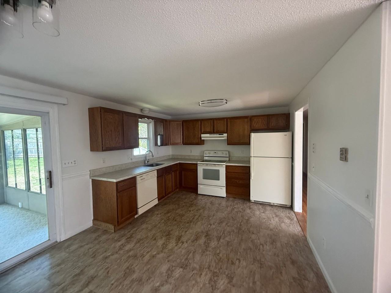 75 Harold Rd - Photo 2 of 16