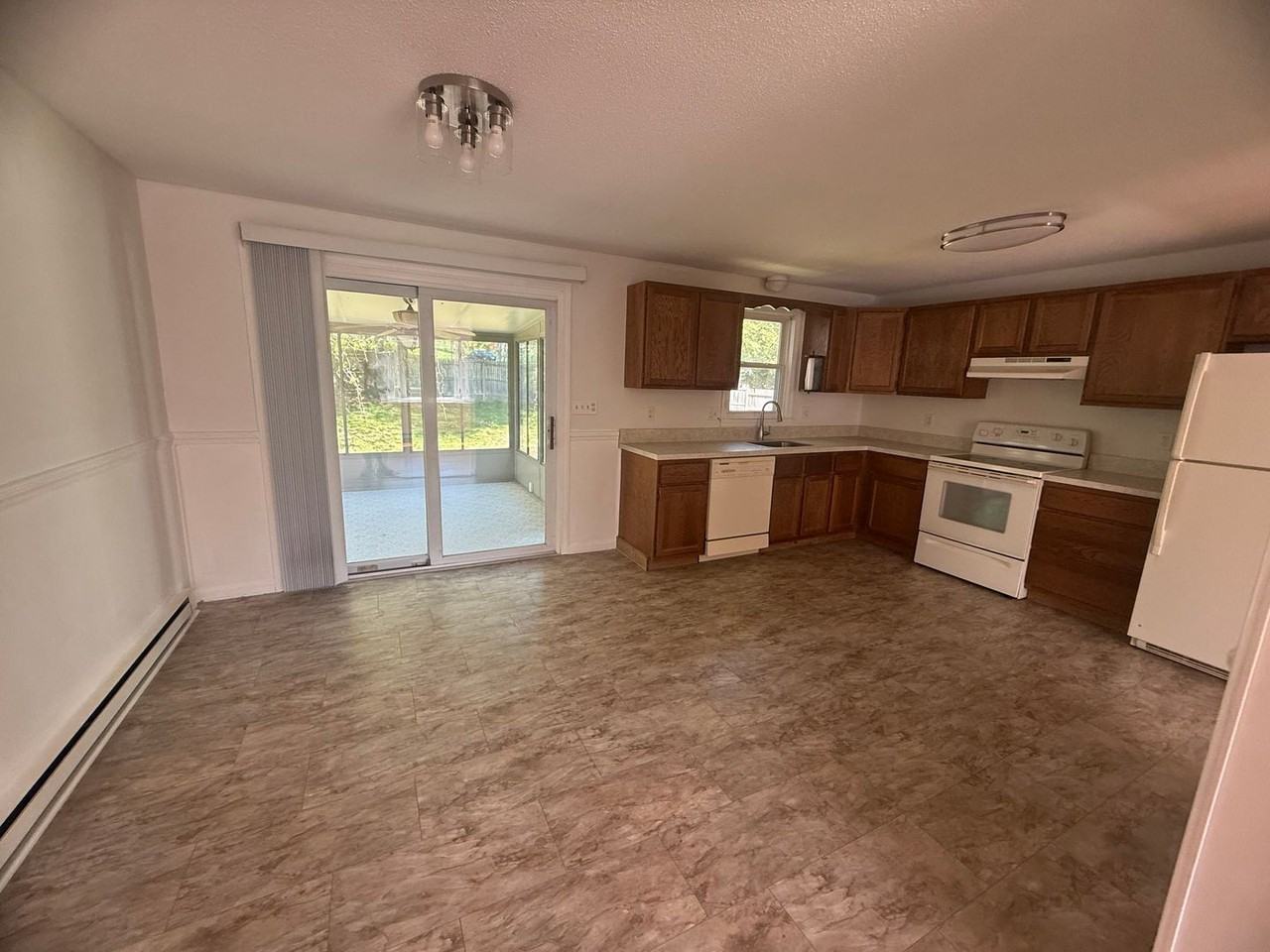 75 Harold Rd - Photo 3 of 16