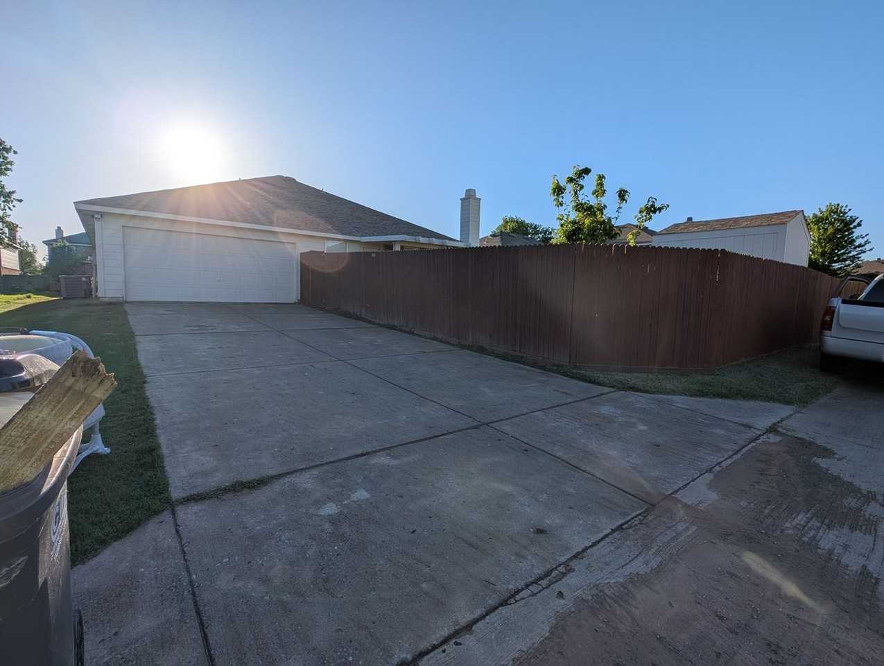 2718 Lake Terrace Dr - Photo 3 of 22